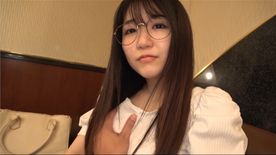 FC2-PPV-4679353 【期間限定90％OFF!】凄まじくエロいフェラをする黒髪メガネ女子の中出し膣イキ姿がヤバい