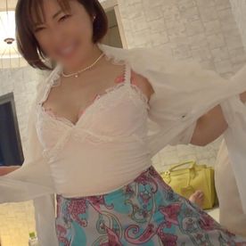 FC2-PPV-4681207 【不倫】スベスベで綺麗な肌したスレンダー、巨乳な＜五十路＞ しっかりしている真面目な奥様のように見えるのに、他人棒で大声で喘ぎながらイク～！