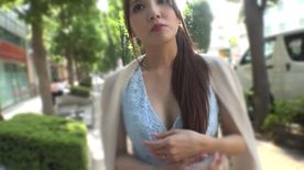 FC2-PPV-4684924 ナンパしたセレブ主婦は普段と違うSEXに興味深々！罪悪感も飛んで、大きいチンポに激イキ中出し！