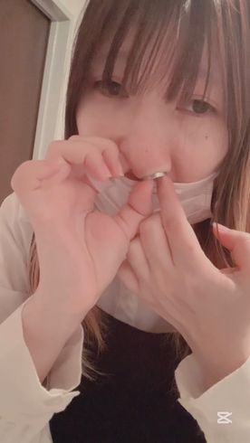 FC2-PPV-4696049 無理やり入れられた鼻輪たち、痛すぎて苦戦しながら救出（ショート動画）
