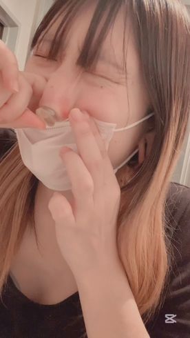FC2-PPV-4696932 まるで鼻からスイカ！？鼻の穴の限界感じるピアス外し（ショート動画）