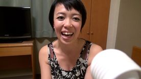 FC2-PPV-4701309 M955G10 電マに好リアクションをみせ盛り上がるベリーショートの人妻熟女さん。