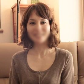 FC2-PPV-4701733 【人妻】自宅に男を連れ込みハメ撮りプレイ！47歳・スレンダー美人妻◆膣奥貫かれて声も絶え絶えになるほどイカされまくり！大量ザーメン口内射精！