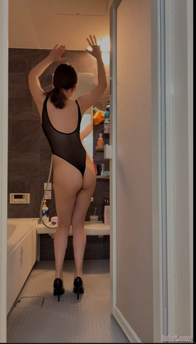 FC2-PPV-4702511 透ける水着でエロエロ腰振りダンス