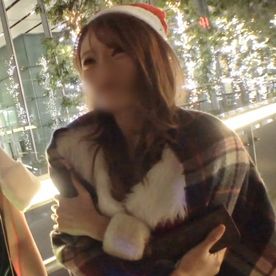 FC2-PPV-4703330 【素人／個撮】23歳テンション高いサンタコスのギャル美女。美脚スレンダーボディを押し倒し激ピスなし崩しセックス。