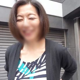 FC2-PPV-4703815 【熟女】お淑やかで上品な53歳熟女◆4年ぶりのチ○ポに大興奮！いきり勃ったチ○ポを美味しそうにしゃぶり生チ○ポでイキ狂い！