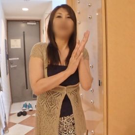 FC2-PPV-4706347 【人妻／熟女】ぽっちゃり巨乳の派手メイクのスナック**さん（54）むっちりボディを揺らして淫れる中出しセックス。