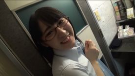 FC2-PPV-4710985 【期間限定90％ｾｰﾙ中!】黒髪清楚でU2Oのメガネ美女が中出しされてめちゃくちゃやららしい顔になる動画