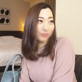 FC2-PPV-4714756 《中出し》色気ムンムンな肉食人妻と濃厚ハメ撮りプレイ！巨根でイクイク連呼！快楽イキ！パイパンおま○こにどっぷり中出し！