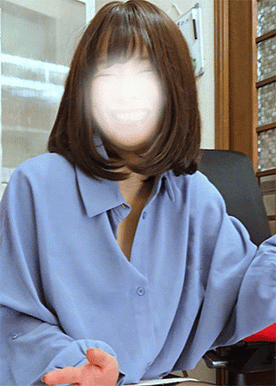 FC2-PPV-4717493 同業者パンチラ　パンツ撮ってました！？ 恥じらい笑顔にドキッとした午後