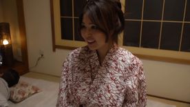FC2-PPV-4717885 浴衣姿でマッサージぬるぬる時間！旦那の横で打ち込んでやる\!喘ぎ声を我慢してヨガり狂う巨乳妻　その2