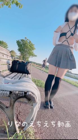 FC2-PPV-4720940 【女子大生りなのえちな露出オナ】制服の下はえちえちな下着…河川敷で人が通る中で制服を脱ぎながら露出、その後で近くの公衆トイレに入って全裸オナニーしました…