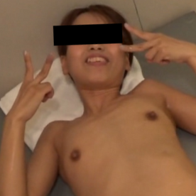 FC2-PPV-4726006 【ハメ撮り】ハメ撮りに狂った167cm48kgアパレル美女。お風呂の中で全力ご奉仕。カメラ目線でダブルピース。【素人/顔出し】