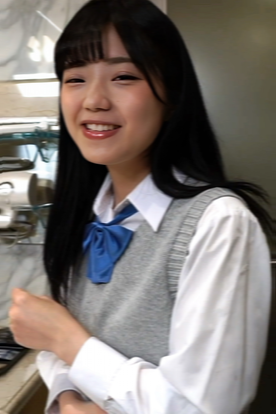 FC2-PPV-4728871 史上最年少18歳の制服を脱がしたら貧乳ちっぱいの可愛い体がお出迎え。最近初潮を迎えたばかりの小さな体に収まり切れ無いほどに生ハメ大量射精。※初回購入限定zipレビュー特典付き