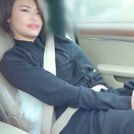 FC2-PPV-4728908 【不倫】分厚い唇がセクシーなスタイル抜群アラフォー人妻。 人気がないからと団地の階段でえっちな声で喘ぎながら野外絶頂。