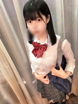 FC2-PPV-4729532 【限定販売】奇跡の極上スレンダーEカップ美女りくちゃん！生着替え＋シャワーをこっそり？！