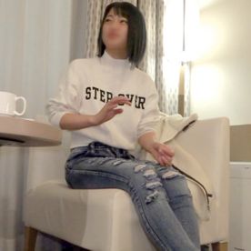 FC2-PPV-4732134 【ハメ撮り】八頭身ボディ、愛嬌抜群な美容師ちゃん。 密着状態でガン突きを続けて剛毛おまんこへ中出し。