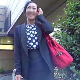FC2-PPV-4737883 【刺青熟女】歯を食いしばり、目を見開きながらイク激ヤバな人妻。 会社経営者という立場がありながら不倫でこんなことになるんですね…。