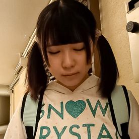 FC2-PPV-4739700 ※50本限定超特価※美○女が交遊費のために汗水垂らしてはたらイク！ VOL.1