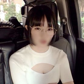 FC2-PPV-4741104 【素人／個撮】20歳黒髪ボブ丸メガネの可愛いデカパイ女子大生。むっちり色白巨乳揺らしてヨガリ淫れる中出しセックス。