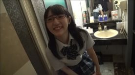FC2-PPV-4741190 【期間限定大幅割引!】黒髪メガネの制服コス美女がやらしい顔でち◯こをしゃぶる様子