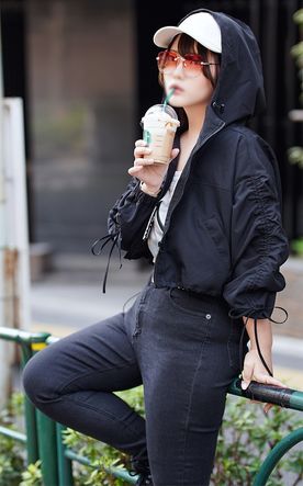 FC2-PPV-4742442 限定価格【バイセクシャル】「キスとかいらない」COOL＆DRY　かっこイイ女。結婚願望ゼロ、性欲だけ解消しにきたサバサバイケメン♀。チ〇ポでメス堕ち中出し