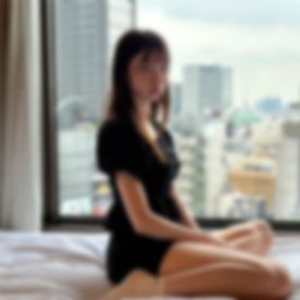 FC2-PPV-4752579 ※9/7まで初回限定80％OFF※【無修正】【顔出し】  初撮りです。美乳で訳ありパイパン（内容で理由は記載）の貴重な若妻でスレンダー美人の彼女は見た目通り真面目な子でしたので男性が人生で一度はやりた