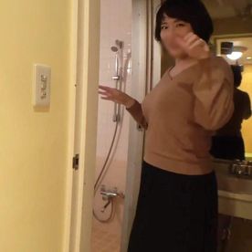 FC2-PPV-4761867 【熟女】旦那さんとは4年セックスレス◆52歳のショートヘアー熟女◆ぽっちゃりボディを存分に震わせてイキまくる圧巻のパフォーマンス！アヘ顔イキ連発！
