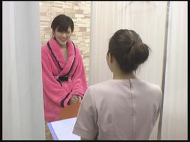 FC2-PPV-4765981 NTRシリーズ　「エステティシャンのゴッドハンドで妻を綺麗にして、ついでにチ〇ポマッサージでさらに綺麗にして下さい」　その１　素人妻２名