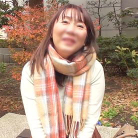 FC2-PPV-4767170 【個撮】五十路手前でシワが目立ち始めていても性欲健在。高速手マンで潮吹き→他人棒挿入懇願フェラチオ。