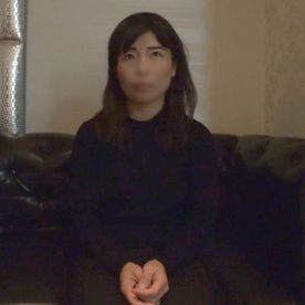 FC2-PPV-4767531 【専業主婦】普段表情一つ変えないような奥様がセックスで感情全開。 イキながら抱き着いて甘え、中出しで満足気なメス顔に。