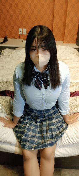 FC2-PPV-4772072 【セックス依存症１８歳】中出しされた精子を舐める変態18歳。オナニー＆潮吹きさせてぐちょぐちょマンコに中出し