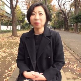 FC2-PPV-4785343 《熟女》ショートヘアーの57歳・熟女◆ぶっといバイブをねじ込まれ大絶頂⇒激しいピストンに怒号のような喘ぎ声を上げて大絶叫イキ連発！！