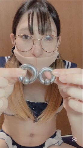 FC2-PPV-4792606 まん丸シリコンに鼻輪リング！プラプラ揺らしてみたり♡