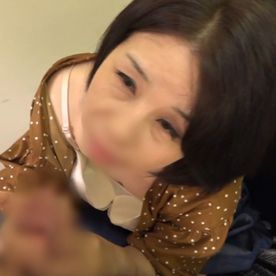 FC2-PPV-4796694 【熟女不倫】還暦間近のおばさんが他人チンポに大興奮。生マンコに精液をドピュドピュ！