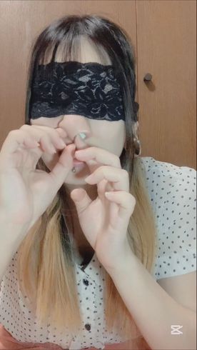 FC2-PPV-4802202 鼻の穴とほぼ同じサイズのピアスをひねり出す！（ショート動画）