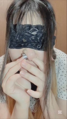 FC2-PPV-4803796 お鼻の形が変形するほどピチピチなピアスを初めて自分で入れてみる！