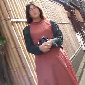 FC2-PPV-4805502 【熟女】隠しきれないМ性！リモコンバイブを装着ラブホ街羞恥散歩で何度もイキまくるドスケベ女！32歳熟女が初の野外羞恥プレイ＆ハメ撮りプレイ！大絶叫イキ！