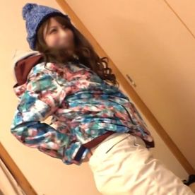 FC2-PPV-4806502 【ハメ撮り】ゲレンデマジックで即日ハメ撮りに成功した記録を公開。クリを勃起させて潮吹きしまくりのドスケベマンコに大量中出し。