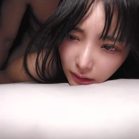 FC2-PPV-4807895 人気ライブチャットのあの１９歳　アイドル級美女の狭すぎる膣に奥まで挿入してガン突き中出し