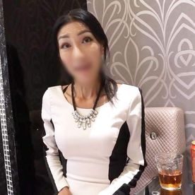 FC2-PPV-4810767 《人妻》ゴージャスな雰囲気とスレンダーなボディが魅力的な47歳・人妻◆ハメ潮吹いて大絶頂イキ！！エロすぎるハメ撮りプレイ！