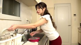 FC2-PPV-4811469 P105G01 元彼との不倫が義*にバレ…同居している倅の嫁に説教、絶倫義*の中出しSEX！