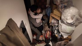 FC2-PPV-4815993 我慢できない…玄関セックス 扉一枚隔てた向こうは外。バリキャリOLの汚部屋でNGR