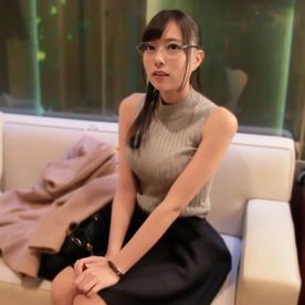 FC2-PPV-4817872 【お試し価格SALE】都内の有名大型コーヒーショップチェーン店で働く清楚系女子大生　コートの下に隠し持った美巨乳をプライベート撮影してきました。※数量限定