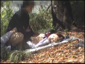 FC2-PPV-4818296 誰にも見られていないと思って野外で交わるカップルたち　だが、我々は見逃さなかった！！　青姦バカップル４組　その４