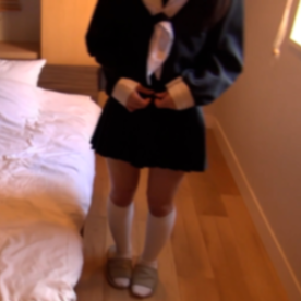 FC2-PPV-4821710 142cm18歳。狭すぎる中に我慢できるはずもなく生中出し。