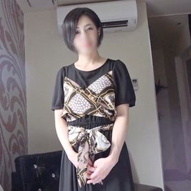 FC2-PPV-4606429 【人妻／熟女】***sqoxpoxxn 47歳黒髪ショートヘアのスケベ奥さま。快感不足の熟女ボディ疼かせヨガリ淫れるハメ撮りセックス。