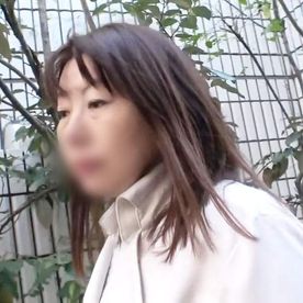 FC2-PPV-4612023 【熟女】**zppsnsnyy* パイパンおま○こを持つぽっちゃり熟女（53）◆カメラの前でオナニー披露⇒硬いチ○ポに抱き心地の良さそうな白肌の身体を震わせてイキ狂い！