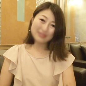 FC2-PPV-4832286 《熟女》嬉しそうにおチ○ポを頬張り、ザーメン抜き！42歳・上品で清楚な美熟女とハメ撮りSEX！潮吹きイキ！！