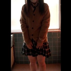 FC2-PPV-4833685 【在庫限り】黒髪引っ込み思案18歳　自分を変えるため初体験生ハメSEX